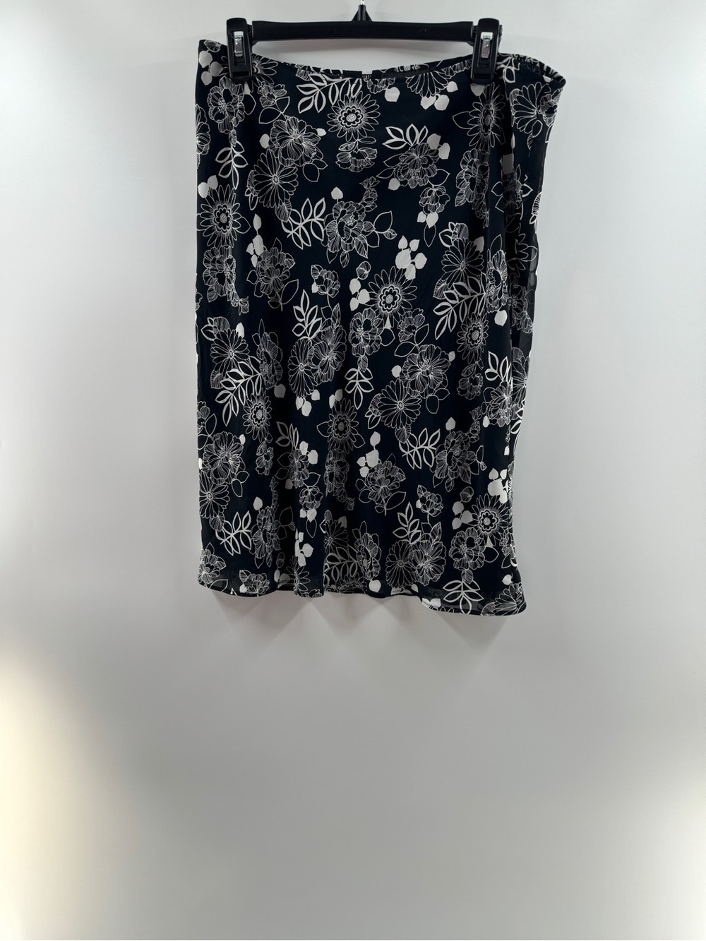 🧸 Apostrophe Black & White Floral Knee Length Skirt – Women's Large
